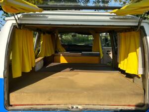 Image 8/20 of Volkswagen T2b Kombi (1974)