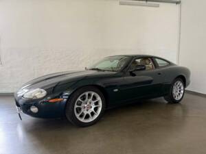 Image 2/26 of Jaguar XKR (2000)
