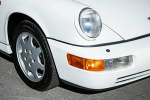 Image 28/38 of Porsche 911 Carrera 4 (1990)
