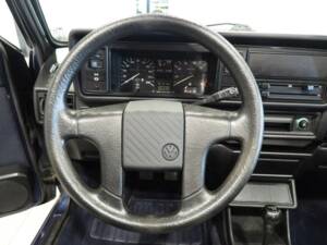 Image 4/10 de Volkswagen Golf Mk I Convertible 1.8 (1993)