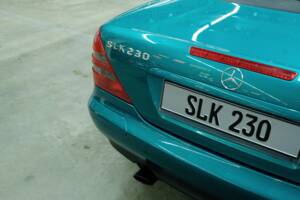 Immagine 13/50 di Mercedes-Benz SLK 230 Kompressor (1998)