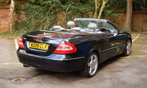 Image 3/49 of Mercedes-Benz CLK 500 (2004)