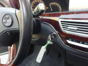 Image 38/98 of Mercedes-Benz S 500 L (2007)