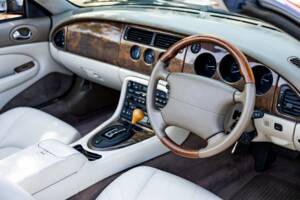 Immagine 27/42 di Jaguar XK8 4.0 (2001)