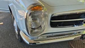 Image 20/62 of Mercedes-Benz 230 SL (1965)