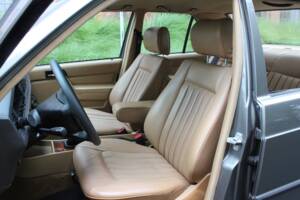 Image 14/27 of Mercedes-Benz 190 E (1987)