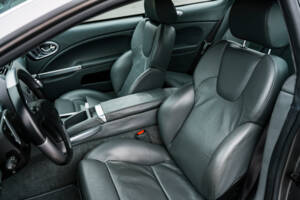 Image 15/18 of Aston Martin V12 Vanquish (2003)