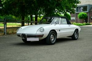 Image 2/66 of Alfa Romeo 1750 Spider Veloce (1968)
