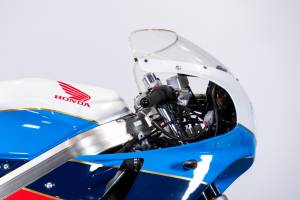 Image 14/48 of Honda DUMMY (1997)