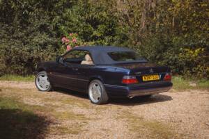 Imagen 38/41 de Mercedes-Benz E 220 (1995)