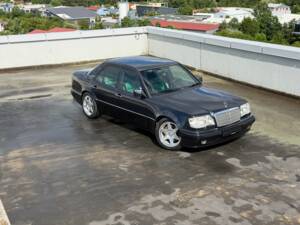 Bild 1/20 von Mercedes-Benz E 500 Limited (1994)