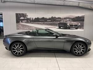 Afbeelding 2/18 van Aston Martin DB 11 Volante (2020)