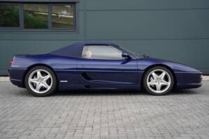Image 43/50 de Ferrari F 355 Spider (1998)