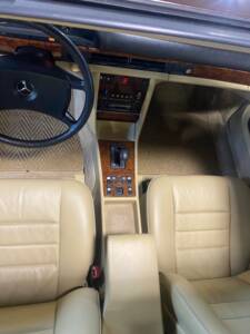 Image 25/63 of Mercedes-Benz 500 SEC (1984)