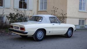 Image 4/58 of Alfa Romeo 2000 Spider Veloce (1977)