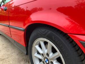 Immagine 9/35 di BMW 318is (1992)