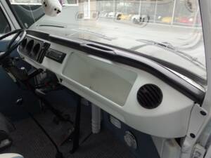 Bild 49/99 von Volkswagen T2b Kastenwagen (1977)