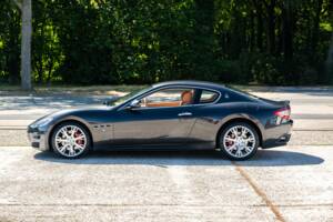 Bild 13/37 von Maserati GranTurismo S (2010)