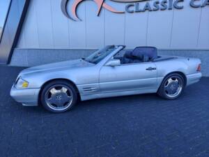 Image 2/40 of Mercedes-Benz SL 500 (1996)