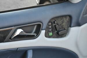 Image 24/50 of Mercedes-Benz CLK 230 Kompressor (2002)