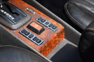 Image 2/27 of Mercedes-Benz 500 SLC (1980)