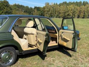 Imagen 6/34 de Mercedes-Benz 230 E (1983)