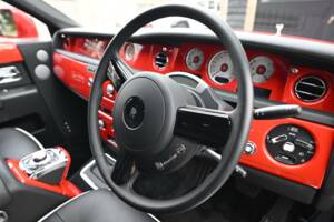 Image 36/50 of Rolls-Royce Phantom VII (2016)