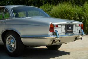Image 24/50 of Jaguar XJ 6 4.2 (1970)