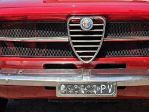Image 19/45 of Alfa Romeo Giulia GT 1300 Junior (1973)