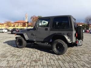 Image 24/42 de Jeep Wrangler Sport Hardtop 2.5 (1997)