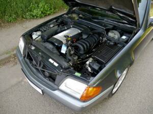 Image 25/39 de Mercedes-Benz 280 SL (1900)