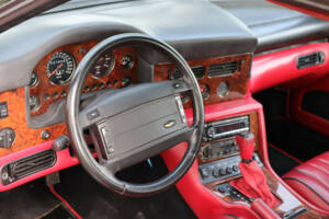 Image 34/44 de Aston Martin Virage Volante (1993)