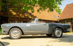 Image 12/77 of Alfa Romeo 2600 Spider (1963)