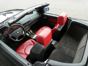 Image 15/28 of Mercedes-Benz SL 500 (1998)