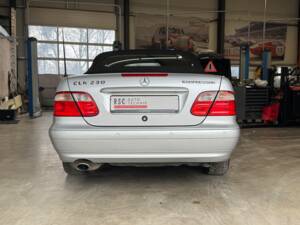 Image 10/50 of Mercedes-Benz CLK 230 Kompressor (2001)