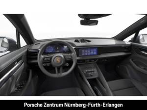 Image 8/13 of Porsche Macan 4 (2025)