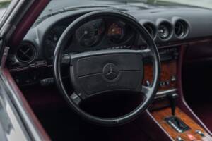 Afbeelding 23/50 van Mercedes-Benz 560 SL (1986)