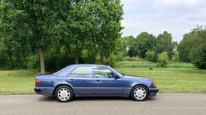 Image 14/25 of Mercedes-Benz 500 E (1993)