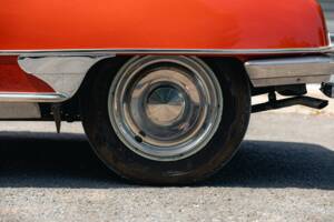 Image 16/56 of Citroën DS 21 Chapron (1967)