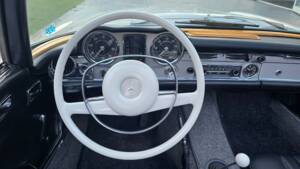Image 9/26 de Mercedes-Benz 280 SL (1970)