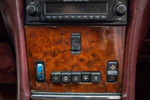 Afbeelding 38/50 van Mercedes-Benz 560 SL (1986)