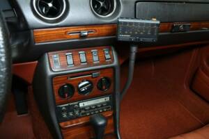 Image 18/50 of Mercedes-Benz 280 CE (1980)