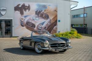 Image 2/38 of Mercedes-Benz 300 SL Roadster (1961)