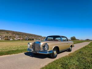 Afbeelding 1/30 van Mercedes-Benz 220 SE b (1961)