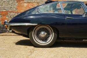 Image 15/35 de Jaguar E-Type (1968)