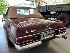Image 10/40 de Mercedes-Benz 280 SL (1968)