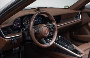 Image 16/31 de Porsche 911 Carrera 4 GTS (2024)
