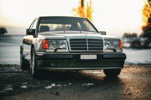 Immagine 5/20 di Mercedes-Benz 500 E (1991)