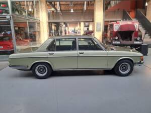 Immagine 2/39 di BMW 3,3 Li (1977)