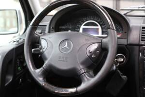 Image 31/64 of Mercedes-Benz G 400 CDI (LWB) (2004)